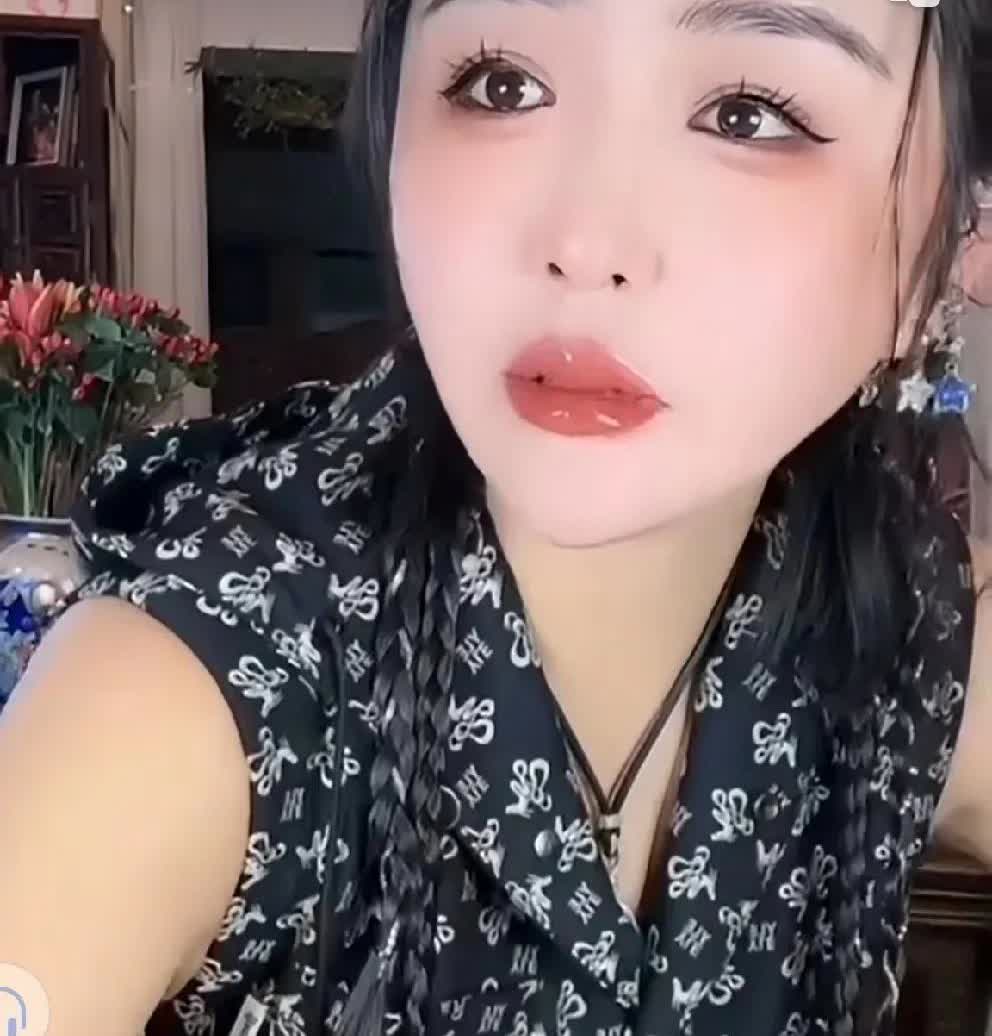 娇娇发警告，造H谣必起诉。

            娇娇拜过多位师父，也嘲