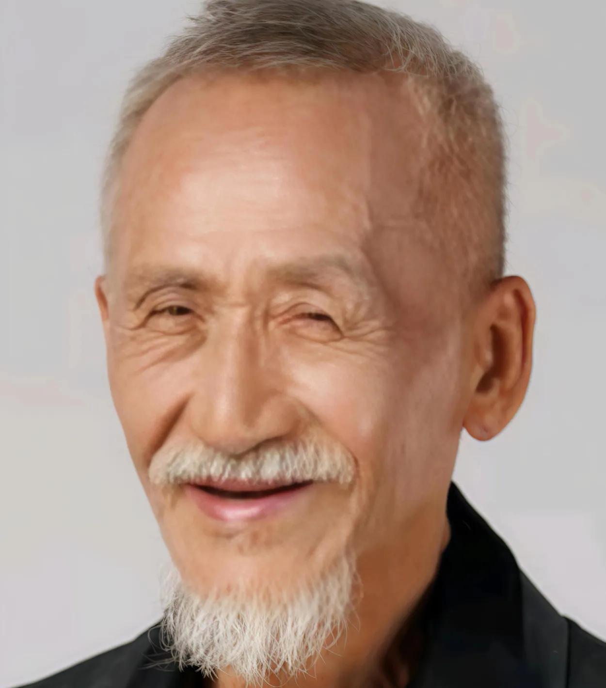82岁的陈彼得走了，
最放心不下的除了他的歌迷之外，就是他的两个儿子了吧！
义子