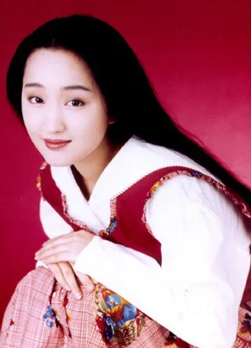 一次，向华胜花300w请杨钰莹共进烛光晚餐，情意绵绵之时，赖文峰突然破门而入，他