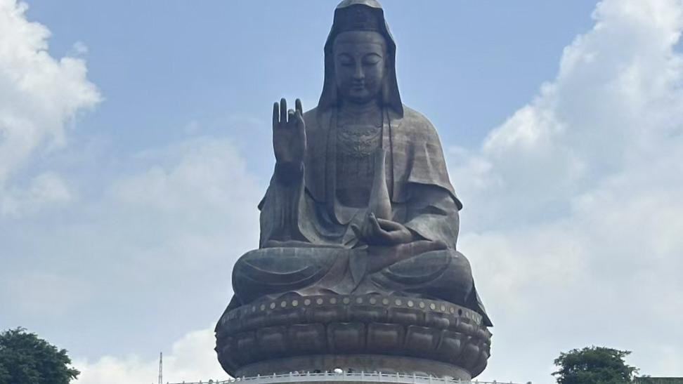 第一次来到西樵观音山，心怀慈悲，利益众生。