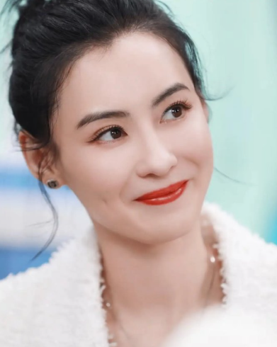 我预感张柏芝不会再结婚了，
不是她长得不漂亮，
也不是没人追求她，而是她已经有了