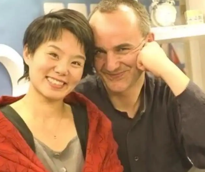 龚琳娜把离婚办成party，唱一曲《自由鸟》，尾音却颤抖如折翼，没听出自由，只听