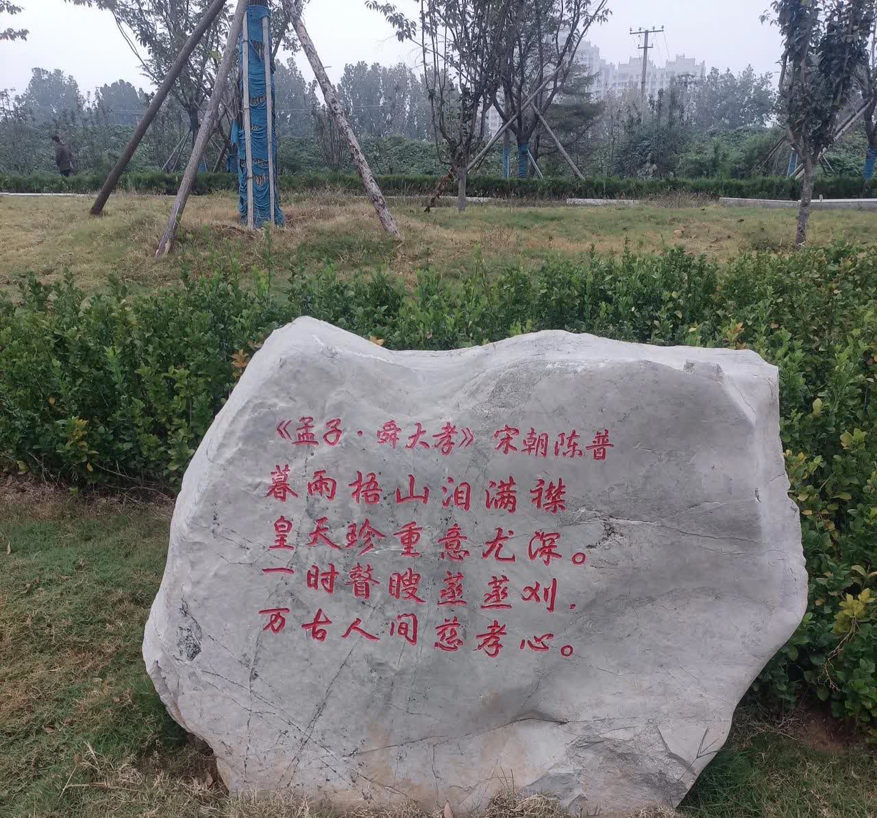 “小学生直呼老师的名字，被扇9耳光”，该与不该？
       首先明确，活该