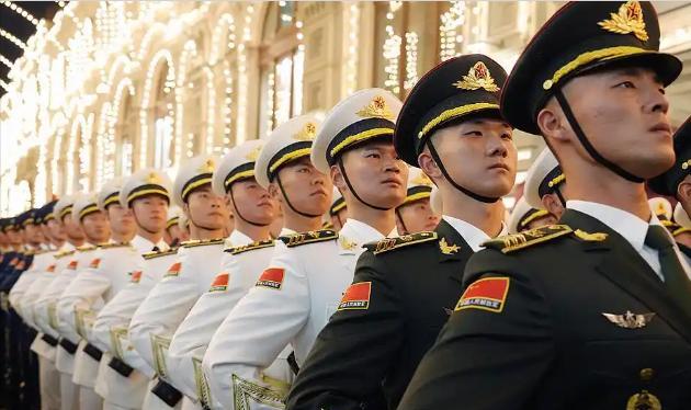 中俄共同努力，防止历史被美国篡改？当解放军仪仗队亮相俄罗斯阅兵式，普京也宣布，将
