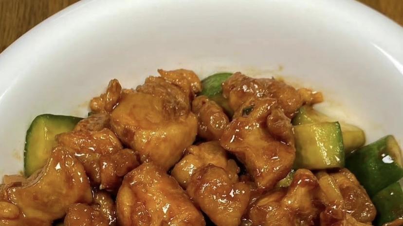 酱爆鸡丁：酱香浓郁的家常下饭神器