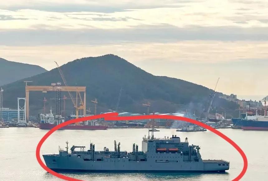 韩国刚想邀功，瞬间被打脸了！
不得不承认，美国太狠了，韩国帮助鹰酱维修补给舰“沃
