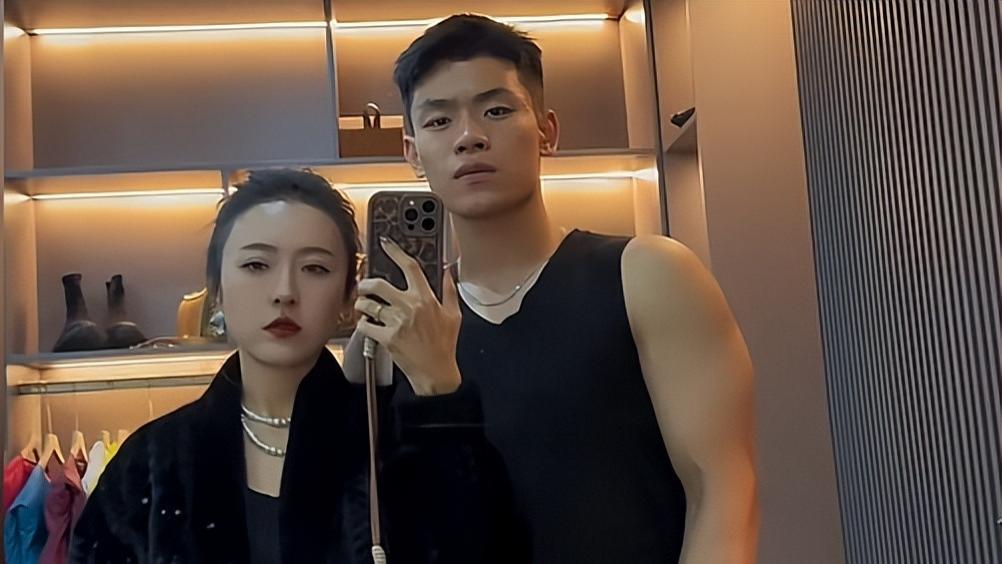 东北05后体育生爱上二婚富婆，富婆大他17岁，平时不叫宝贝叫姐姐