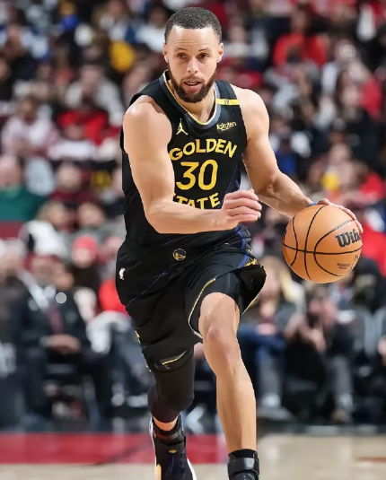 首发：库里波杰格林霍福德

替补：布罗格登梅尔顿穆迪/希尔德库明加波斯特

第三