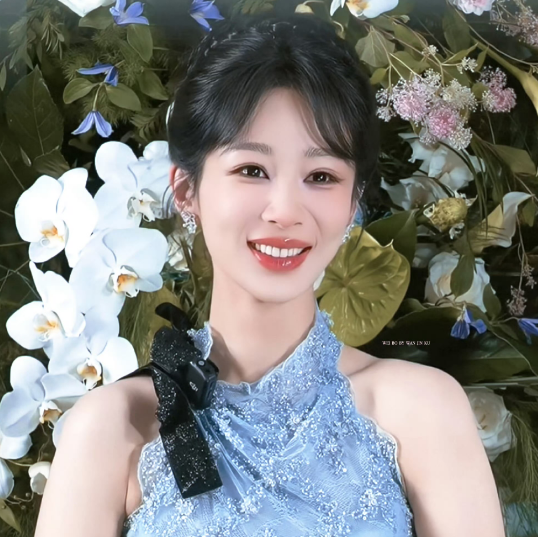 今晚的杨紫直播真的太牛啦！
随手一截都是美颜动人！
好久没和大家见面大家要见谅呀