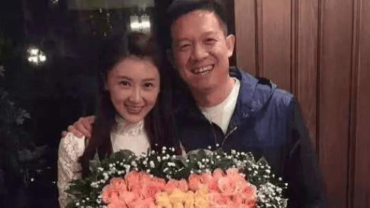 甘薇官宣离婚：40 亿资产风波背后，藏着中年女性最扎心的真相