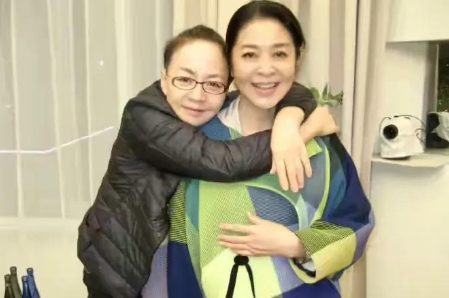1997年宋丹丹离婚了，倪萍给他打电话，问她：“干嘛呢？”宋丹丹说：“我想死！”