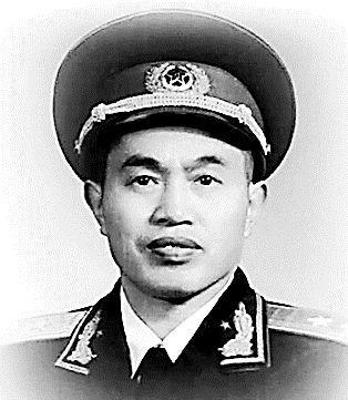 1976年，开国中将和儿子去东山岛工作，途中遭遇意外双双身亡。我国的开国中将之中