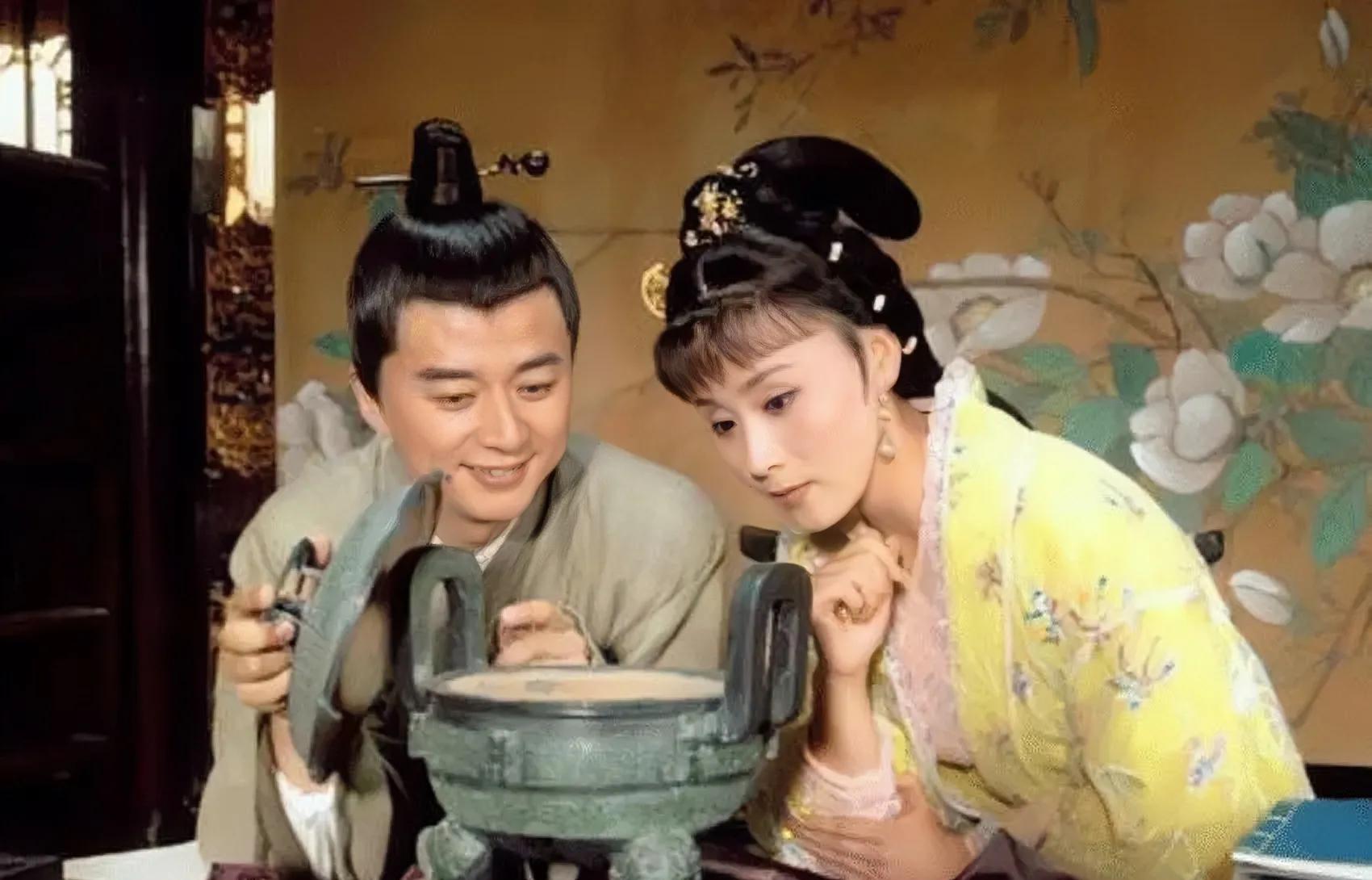 49岁李清照再嫁，婚后惨遭家暴！



1132年，山东章丘才女李清照，在丧夫三