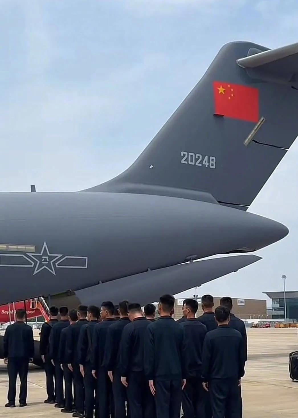 这段时间，运20大型运输机好忙啊！刚去埃及参加了联合军事演习，又飞到了黎巴嫩给维