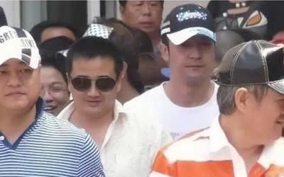 [浮云]2004年，“刘老根大舞台”落地长春，却因占地事宜与长春势力发生了纠纷。