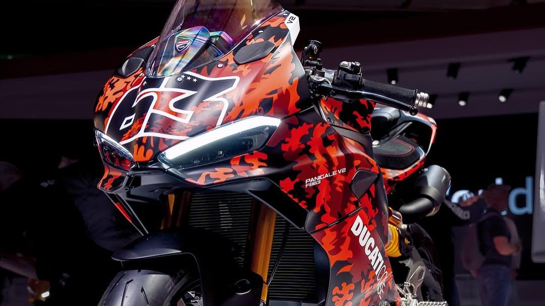 马奎兹和巴尼亚亚联名的杜卡迪Panigale V2跑车