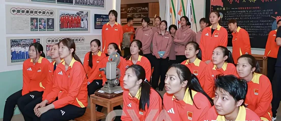 中国女排今晚北京热身赛迎战法国队，力争开门红，提高士气！这场比赛对年轻的中国女排