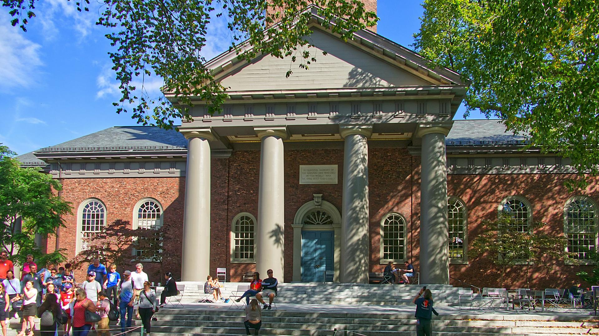 为什么特朗普多次要求哈佛提供国际学生名单，背后的动机是什么？