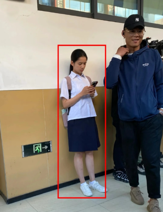 张婧仪演的高中生真的好真实啊 ​​​
