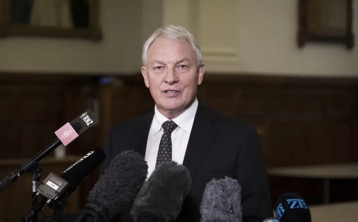 因公开发表批评美国总统唐纳德·特朗普的言论，新西兰驻英国高级专员（英联邦国家互派