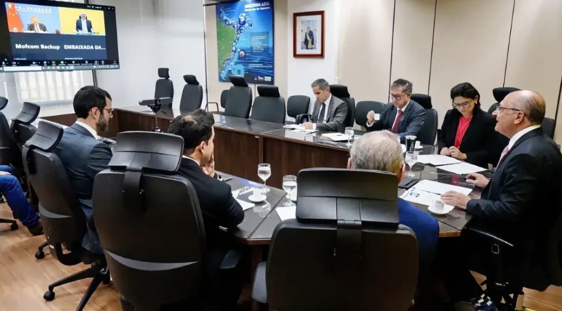 中国和巴西谈妥了
4月11日，中国商务部长王文涛与巴西副总统兼发展、工业、贸易和