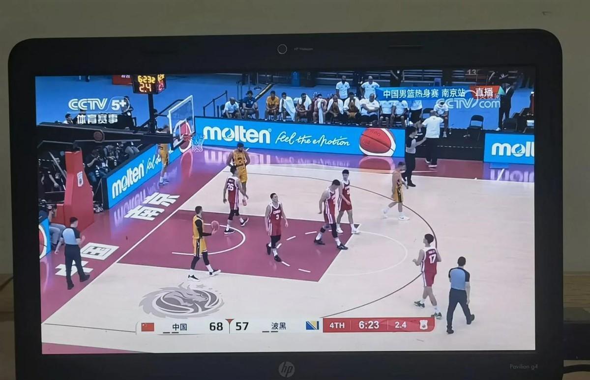 国家队后卫投不进3分，等于半场残阵？
打强队的夜晚，球迷最怕的就是四打五。
20