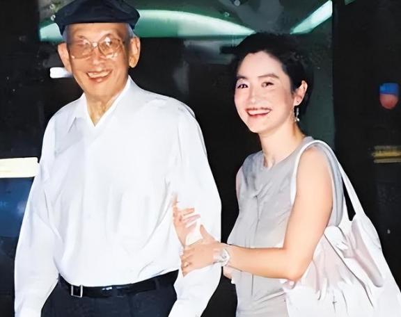 1948年，山东莱阳，因为吃了败仗 ，一个叫林维良的国军军医把刚出生3个月的女儿