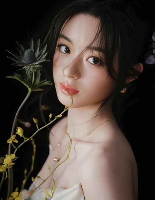 我忽然间觉得黄杨钿甜事件整个就是一个大手笔的炒作。目的就是让黄杨钿甜没有念大学就