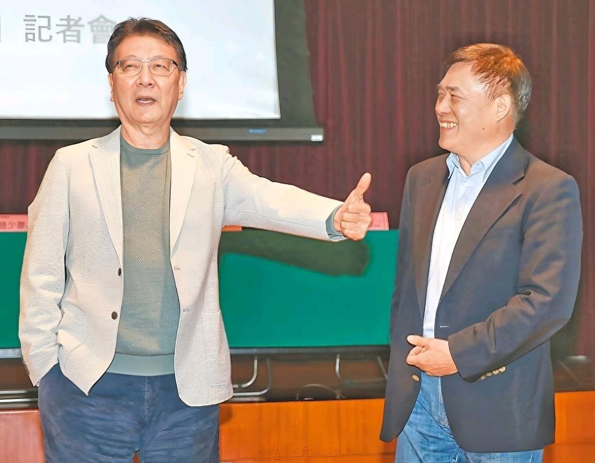 赵少康果然是急了！在国民党内部民调显示郑丽文以30%居首，遥遥领先郝龙斌的17.
