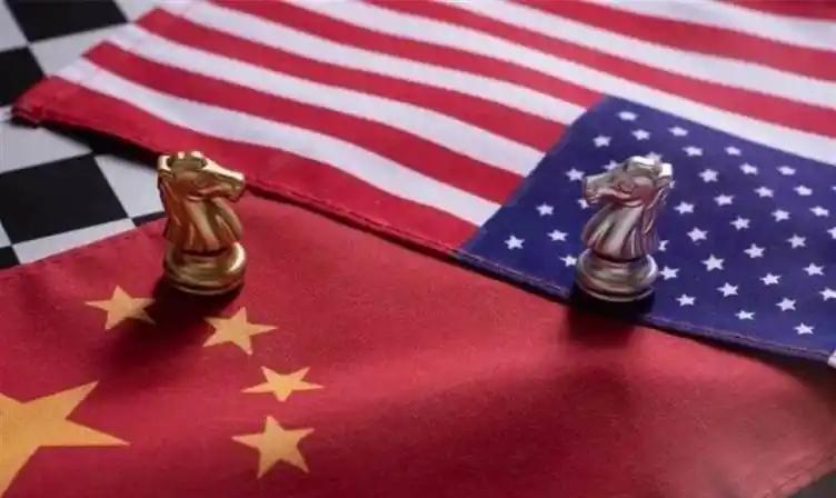 为什么中国现在敢和美国硬刚了？说白了就是被逼出来的生存本能。2018 年贸易战打