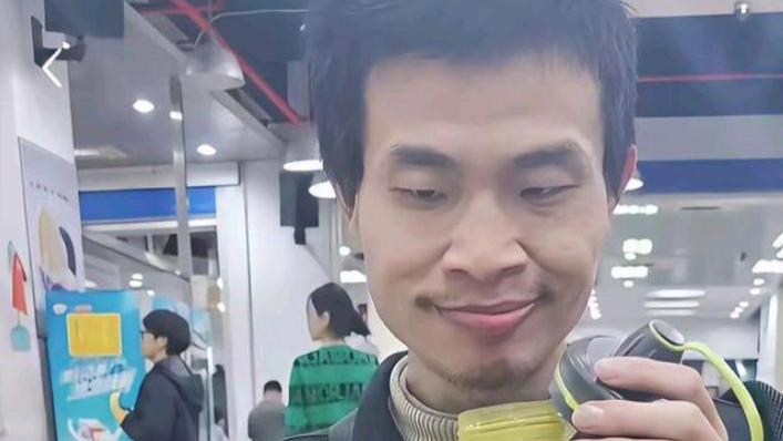 4秒视频引爆2400万围观！韦神入驻抖音5天，全网最魔幻人气流量