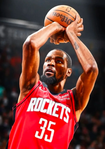 综合各方面的消息源，火箭目前觉得自己所处的位置还不错，不会进行重量级交易，更倾向