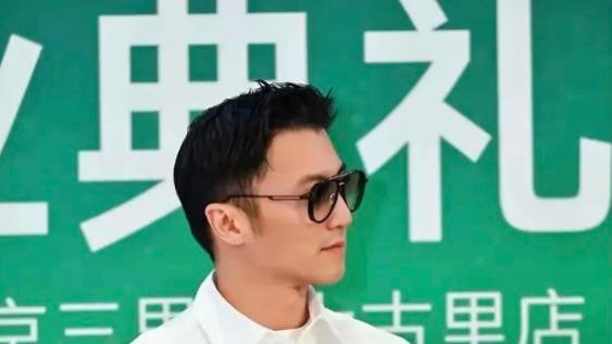 离婚14年，张柏芝冻龄如初，谢霆锋忙事业白发增多