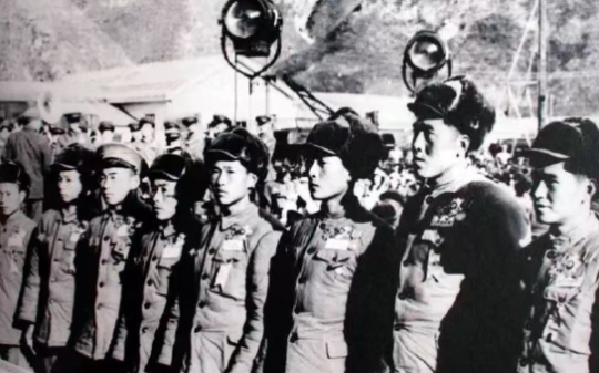 2.5万人挡住5万大军15天？这场被遗忘的血战，逼得美军主动求和