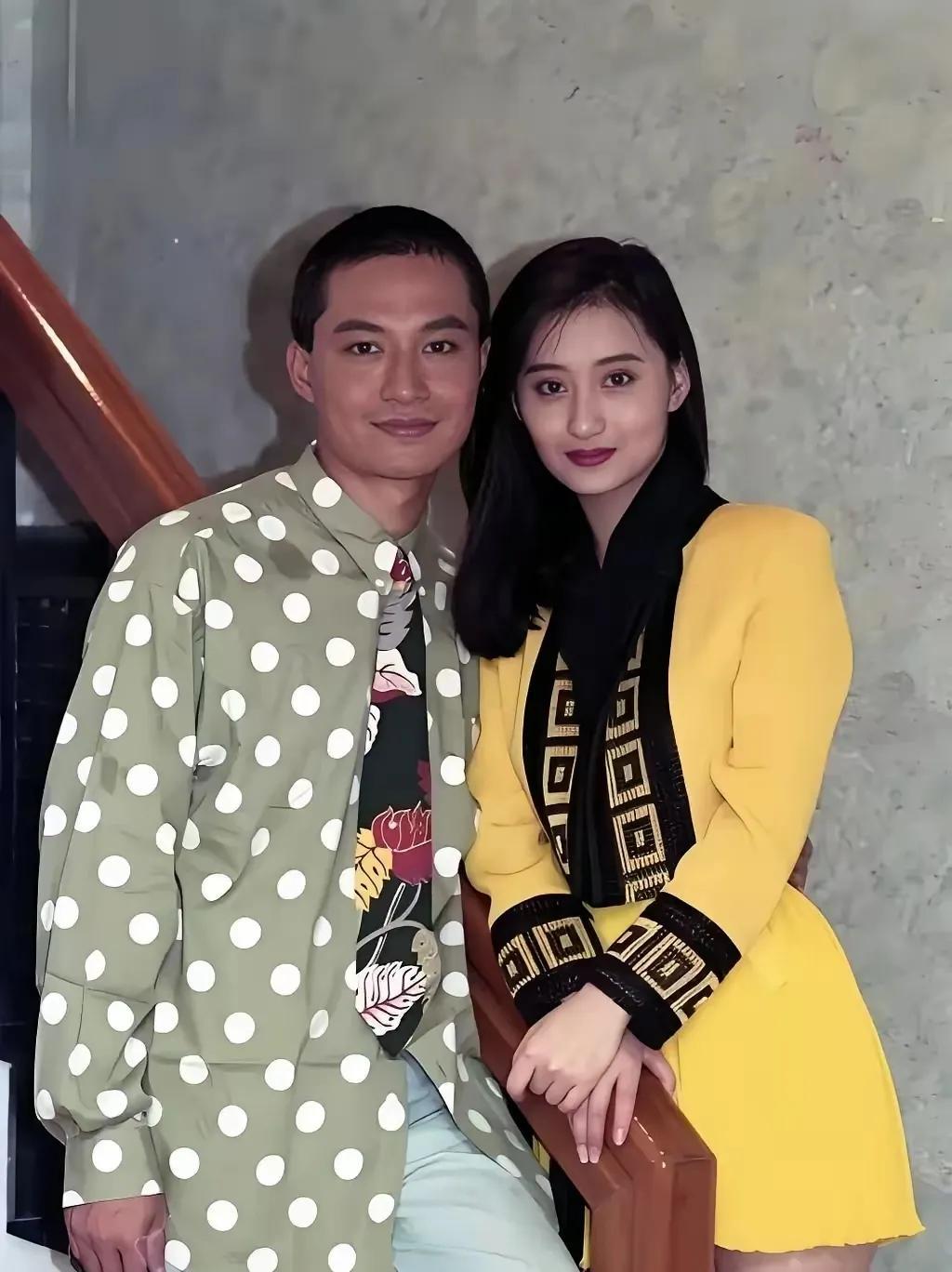 这位咆哮帝年轻时长得确实很帅，他俩真是剧里的一对金童玉女，太般配了，认出他俩是谁