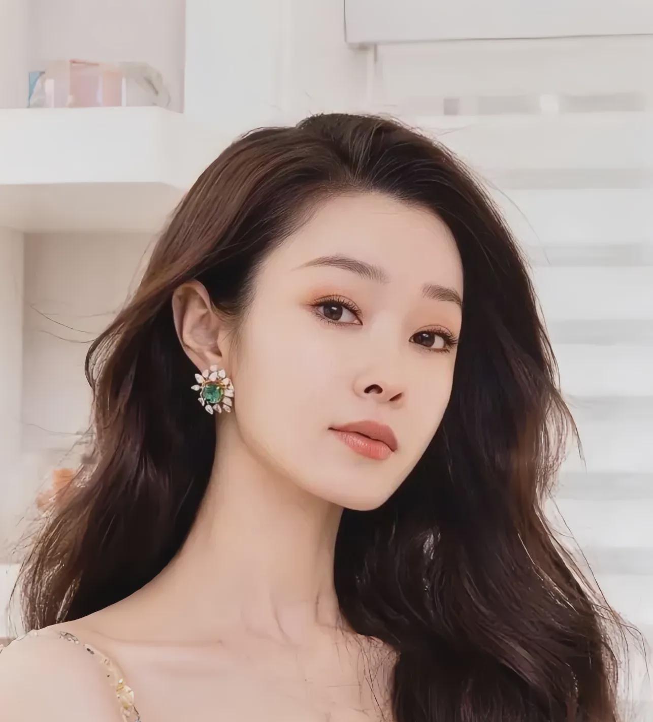 宋轶期盼着结果，她已到了不得不结婚的年纪，双方父母都见过面了，年龄也到了，她也非