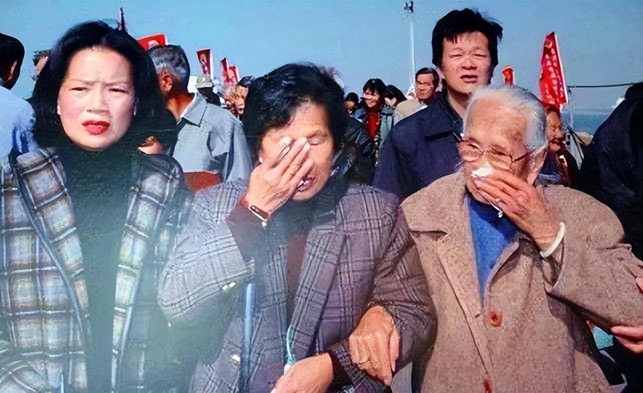 1949年，准备跟着蒋介石去台湾的浙江百姓，他们都是蒋介石家乡的人，不知道他们离