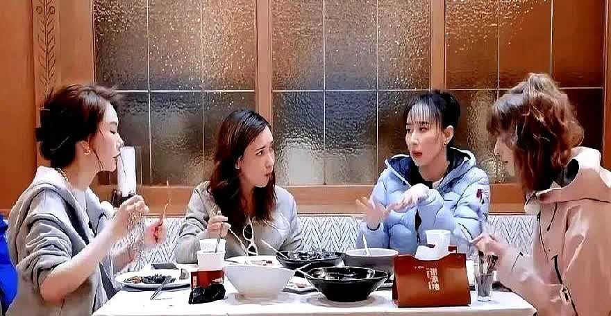 女方的边界感有多强，看完这段话你就明白了

卢靖姗：你们结婚后有没有人追求过