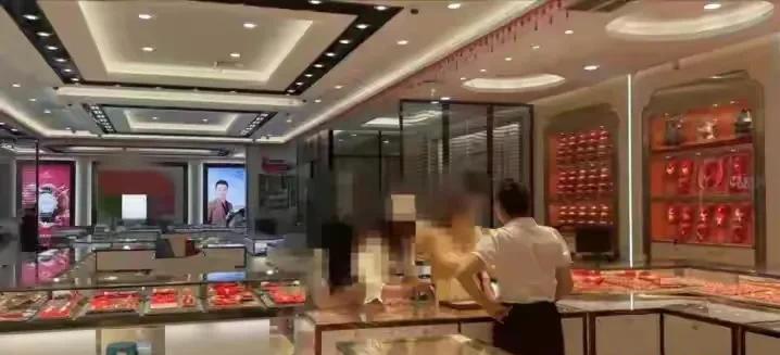 稳赚不赔的买卖？浙江杭州，因女子就要结婚，准婆婆为了讨儿媳妇欢心，拿出自己的50