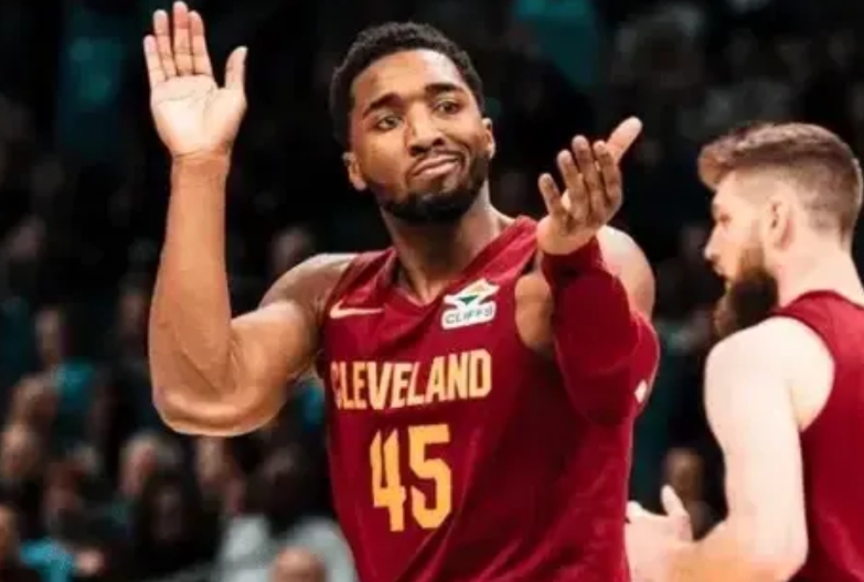 骑士丢人啊

骑士客场118-117险胜弱旅黄蜂，豪取13连胜，是目前联盟最长连