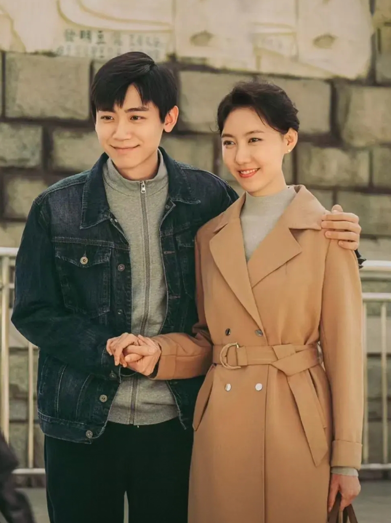 我终于知道了为什么六姊妹的剧情拍的像流水账了。 

原来这部剧的原著作者伊北是剧