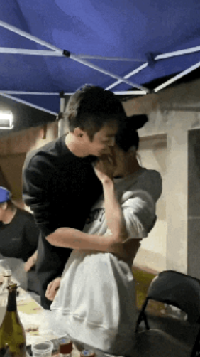 今天知道为啥男明星不结婚了吧？
单身的好处就是：
可以和很多人谈恋爱，
可以有更