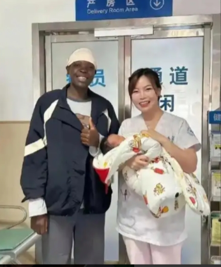 黑人在中国与女子生了小孩，结果黑人跑路，那么遗留下的孩子怎么处理？难道是给小孩上