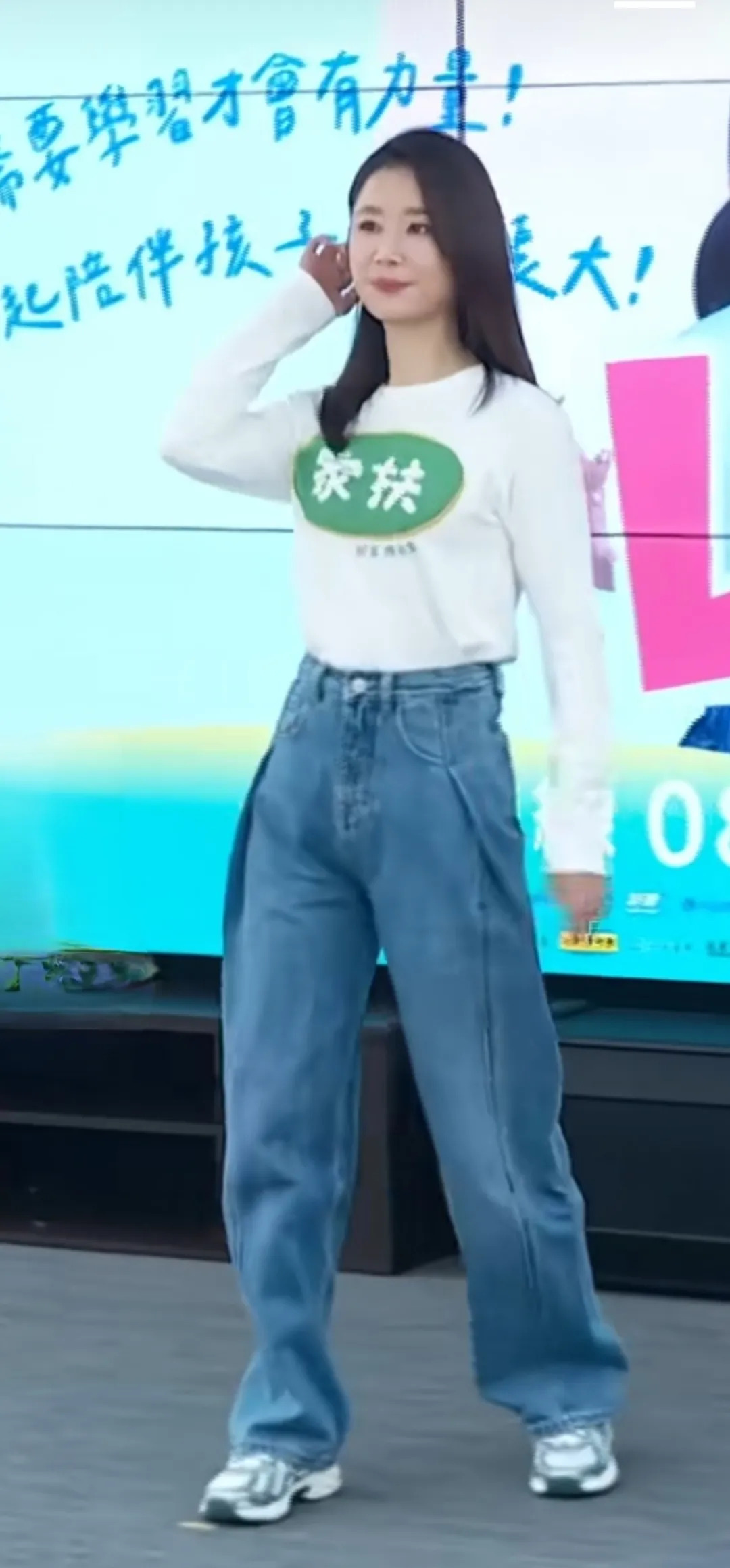 林心如出席活动状态好











我的天哪！你们看到林心如了吗？她最近