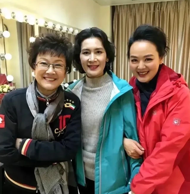 都是过气的名人
她们都是纯素颜
不矫揉造作
都各具特色。

您还记得她们的真名吗