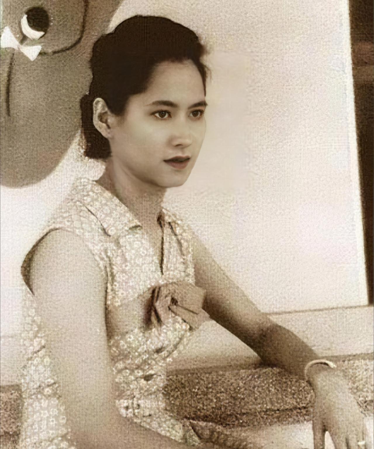 泰国王室颜值天花板，渣像素难挡盛世美颜
甘拉亚妮·瓦塔娜乃普密蓬国王之姐、现任泰