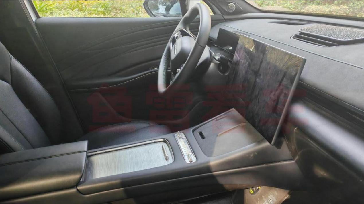 奇瑞风云T7原型车曝光！欧萌达C7量产版详拍，燃油四驱版首见