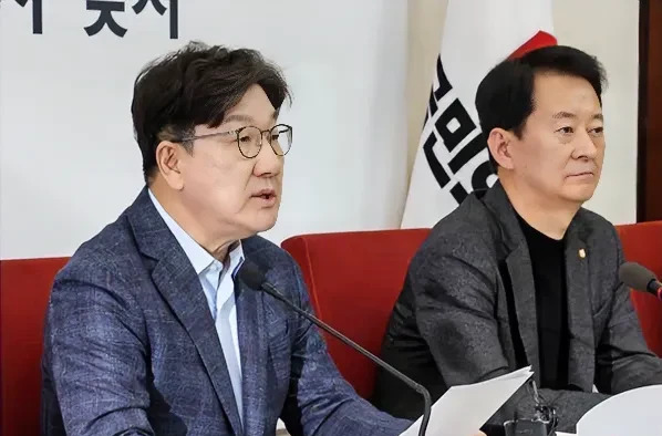 韩国执政党力挺尹锡悦总统











韩国要变天？总统尹锡悦被弹劾，执