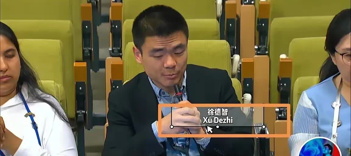 希望徐记者在国内也能一如既往地发挥敢于代表、敢于提问的精神，别让公知说闲话。
