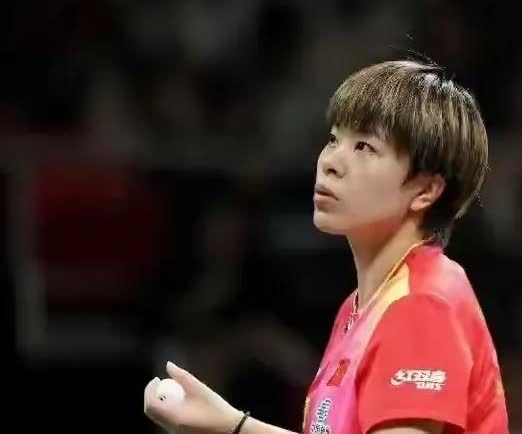 王艺迪1:3输球，不由想起来东奥前期，伊藤美诚横空出世，掀翻了国乒一桌子人。
